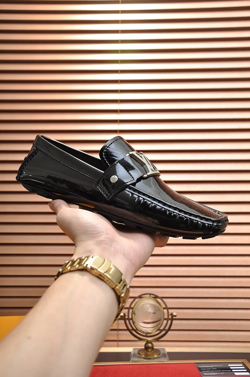 Men's men's shoes 💰420💶 [LV Doudou shoes] (water-dyed cowhide lining) new model is on the market, available on the official website. The new Doudou shoes are processed into single-color materials, and the uppers are made of imported horsehide leather. The body of the shoe is fully hemmed with mark thread, and is lined with imported original cowhide leather. The elegant shoe shape is super suitable for all-matching, and the size is 38-44.